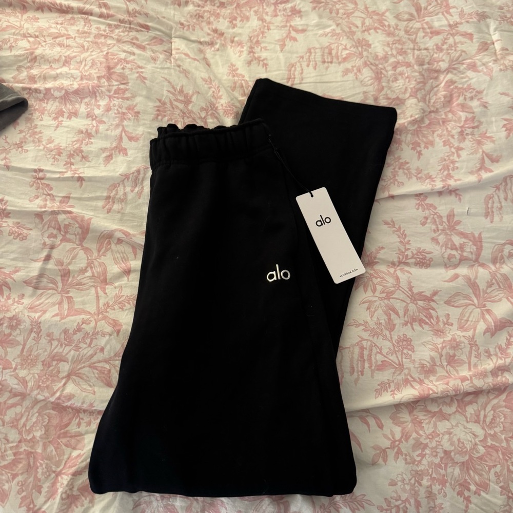 ALO Yoga Accolade Straight Leg Black Sweatpants